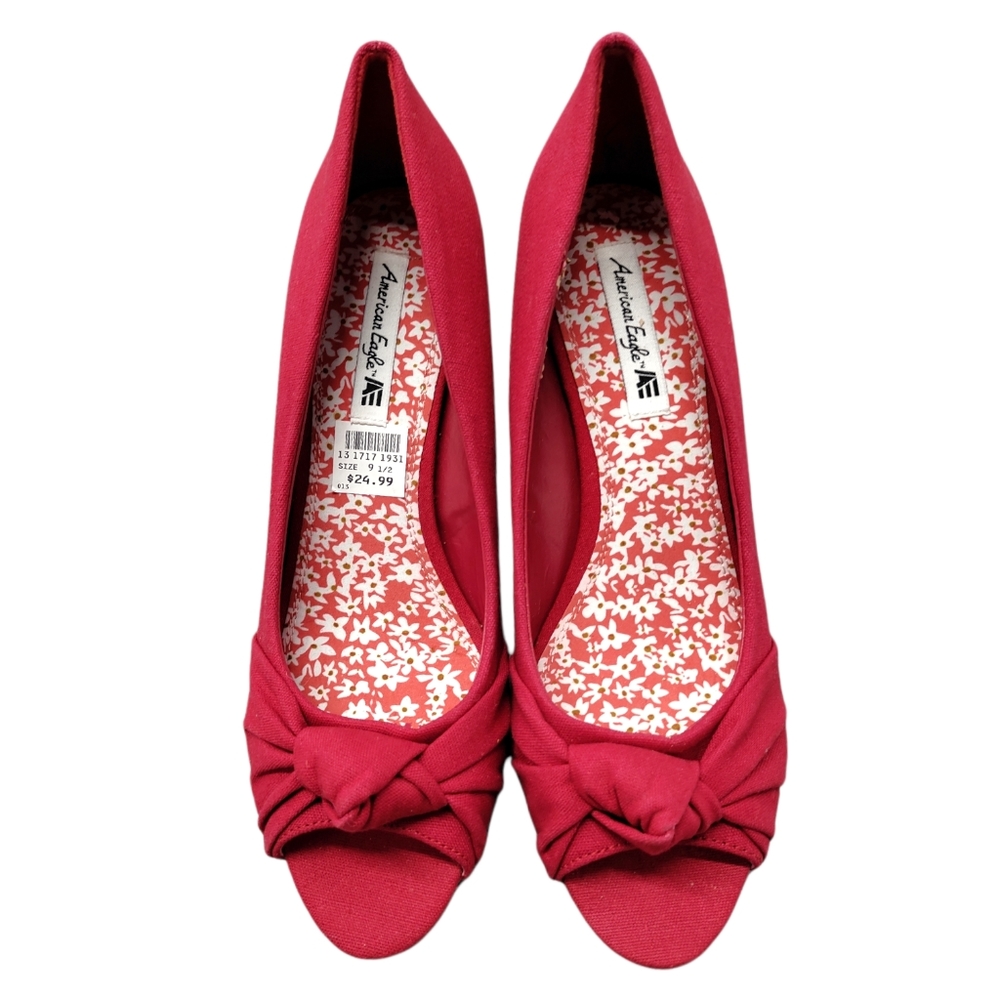 American Eagle Red Heels Sz 9.5